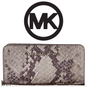 Michael Kors Jet Set Slim Tech Wristlet NWT